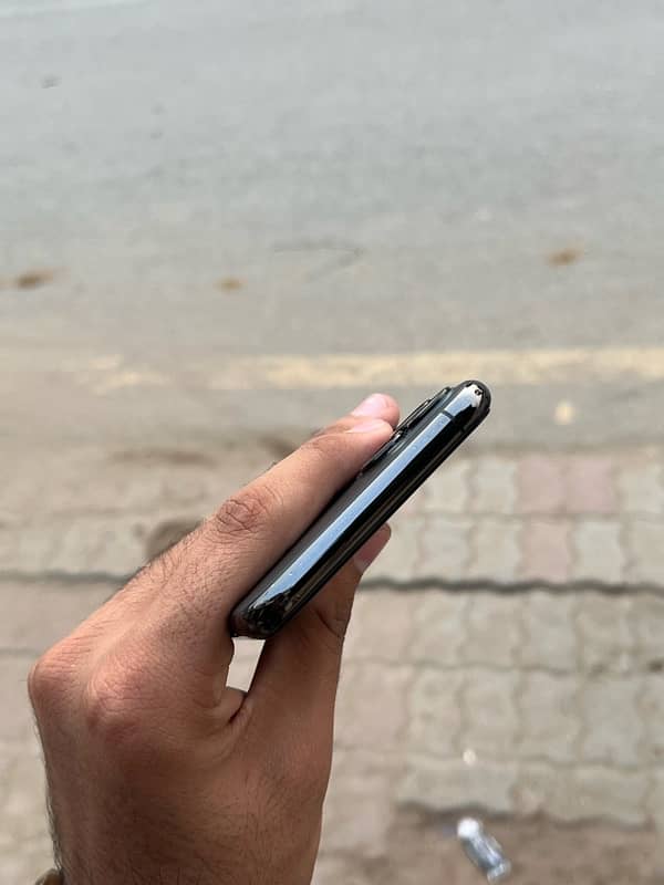 iPhone 11 Pro Max 1