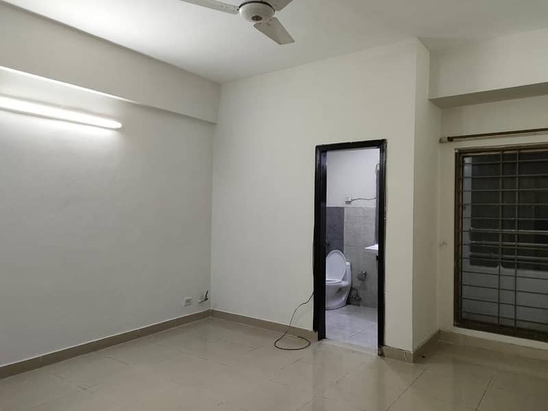 10 Marla 3 bedroom apartment Available for Rent In Askari 11 Lahore 2