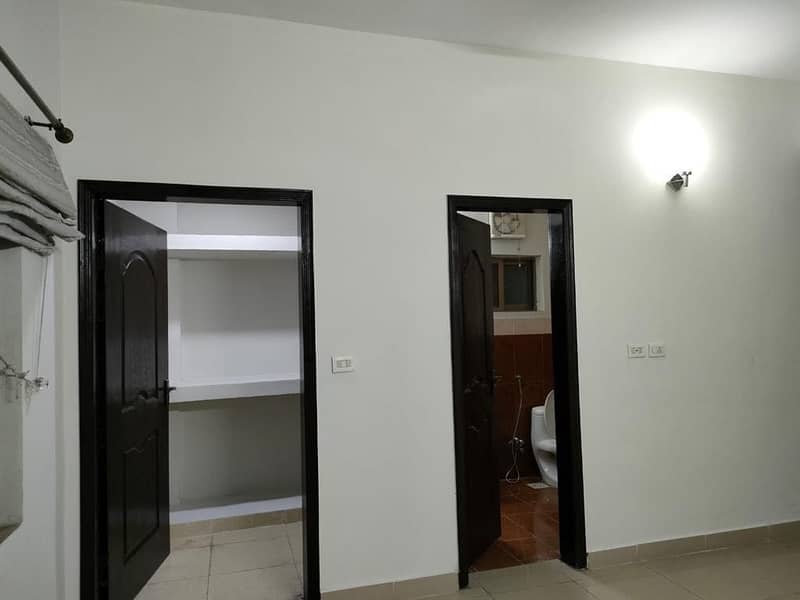 10 Marla 3 bedroom apartment Available for Rent In Askari 11 Lahore 3