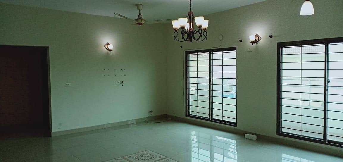 10 Marla 3 bedroom apartment Available for Rent In Askari 11 Lahore 11