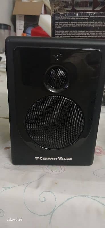 Good condishon new speakers 1