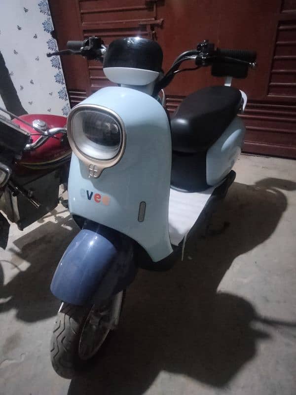 evee scooty 4