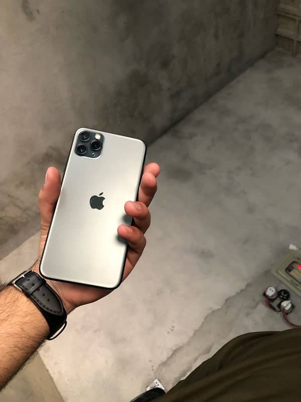 iphone 11  pro max 2