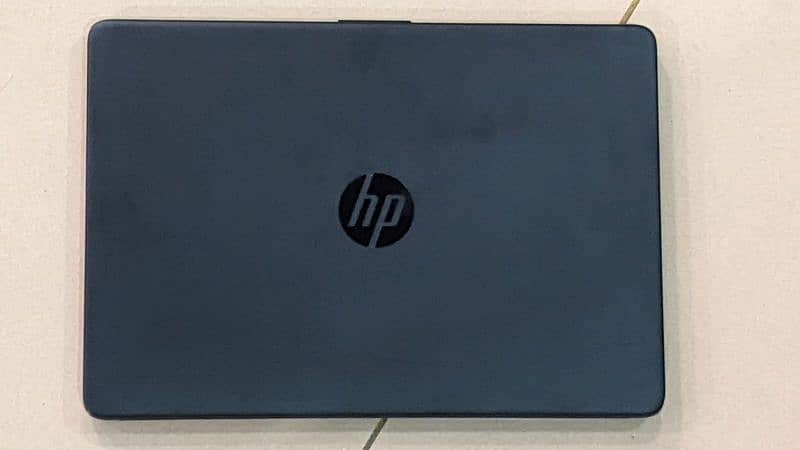 HP Laptop 14-fq1003cl - 14" FHD, Intel Core i5, 8GB Ram 3