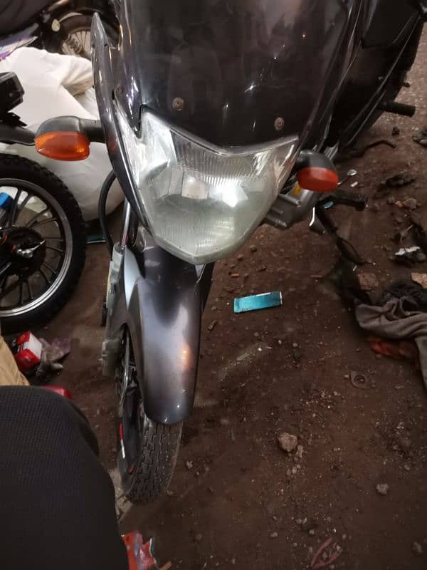 yamaha YBR125 FOR Sell 180,000 6