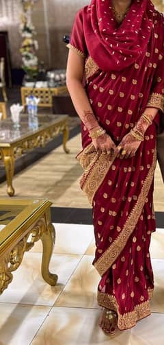 saree in red