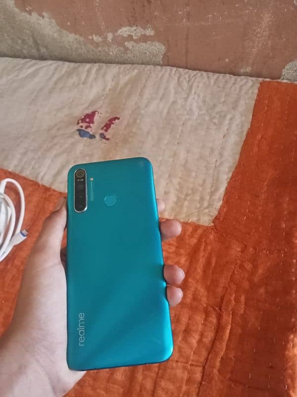 realme 5i 4/64 6