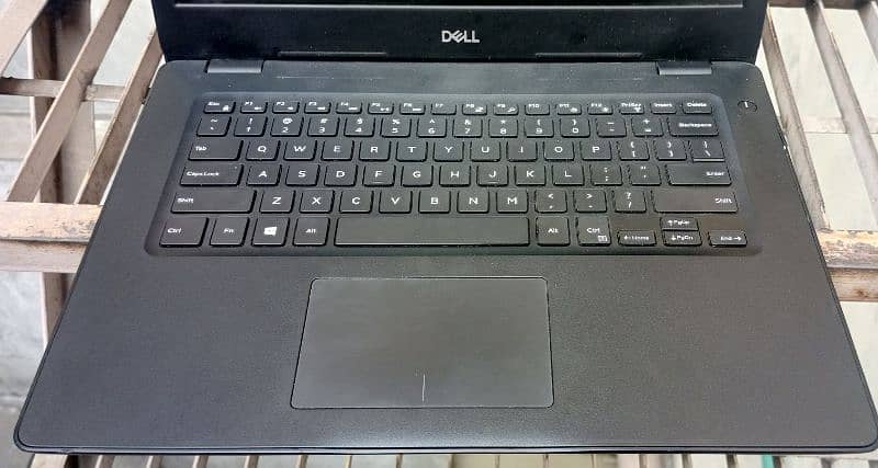 Dell Latitude 3490 1