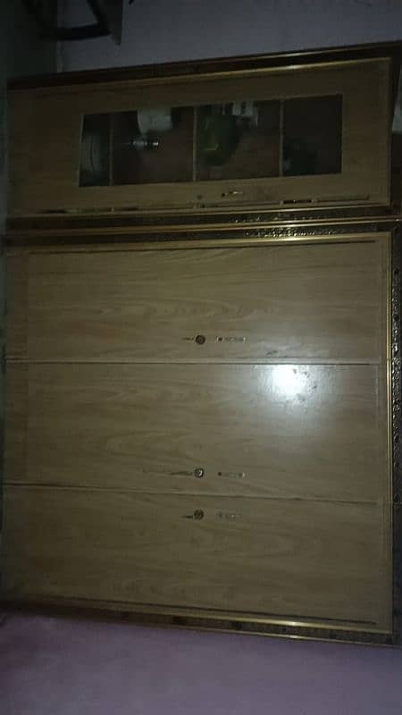 3 panel cupboard and 1 divider 3