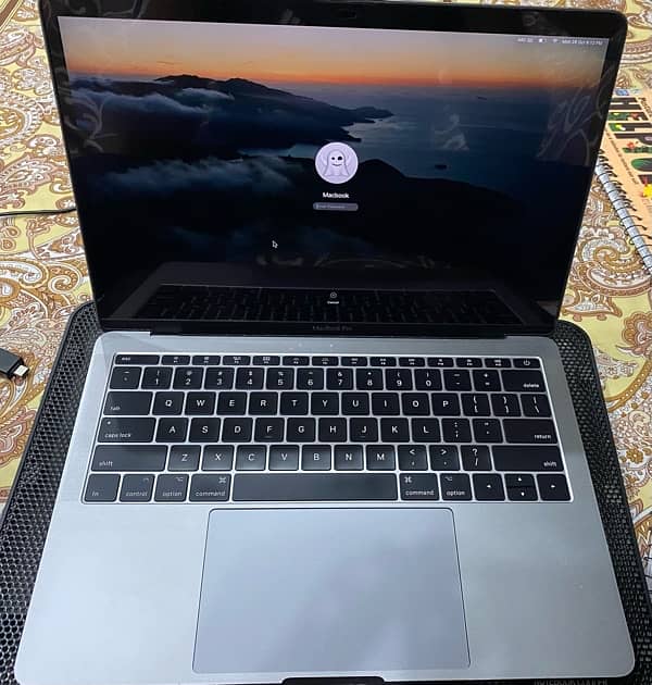 MacBook Pro 2017 13 inch non Touch Bar 0