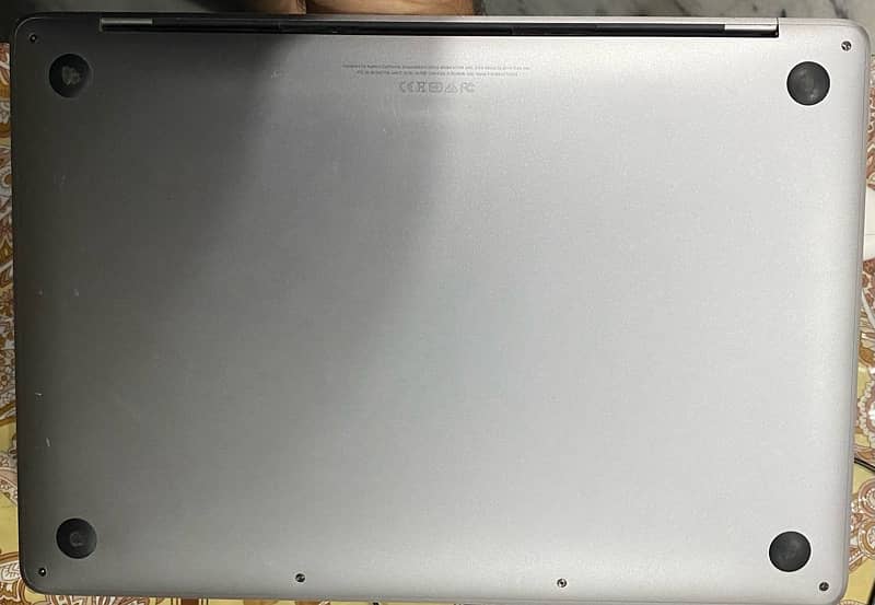 MacBook Pro 2017 13 inch non Touch Bar 3