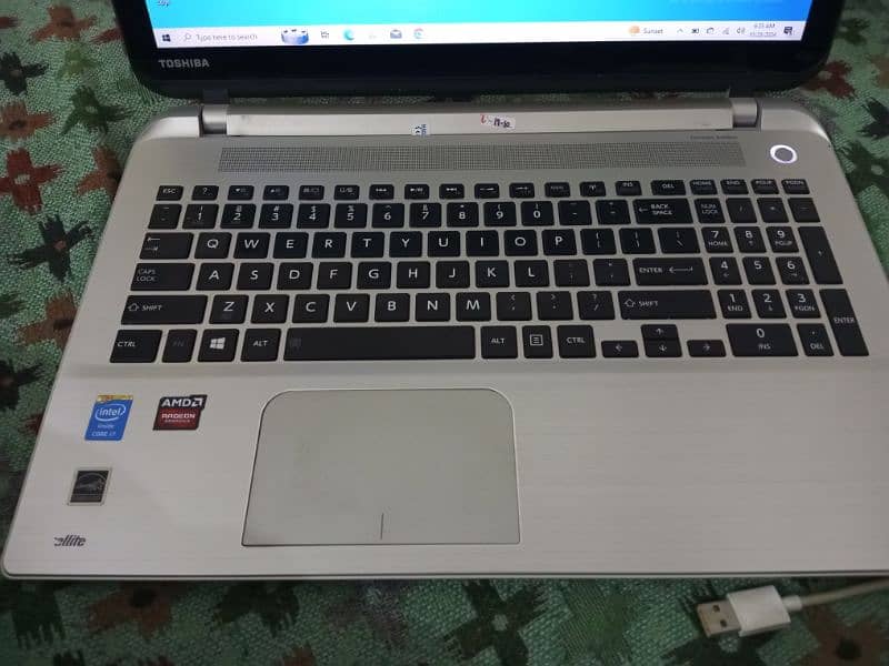 Toshiba leptop core i7 4th generation touch screen 2