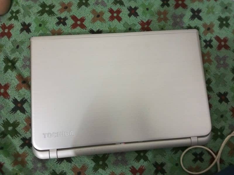 Toshiba leptop core i7 4th generation touch screen 4