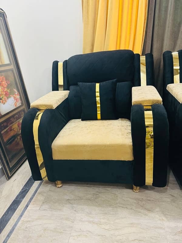 black golden sofa 1