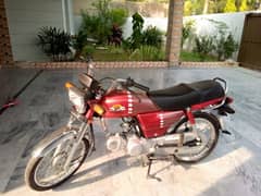 honda 70. new bike ha. mery name py ha. May k month may lia tha.