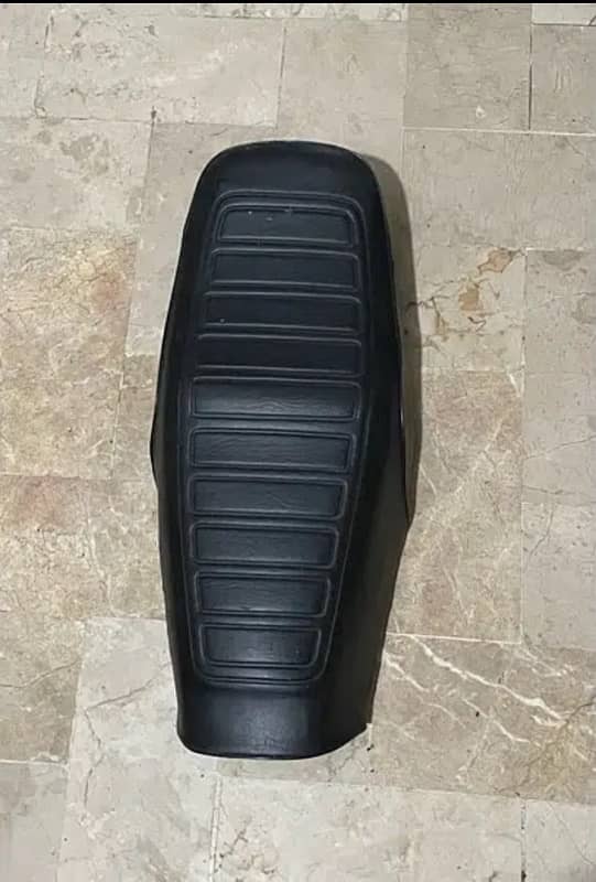 Original Honda CG 125 Genuine Seat 1