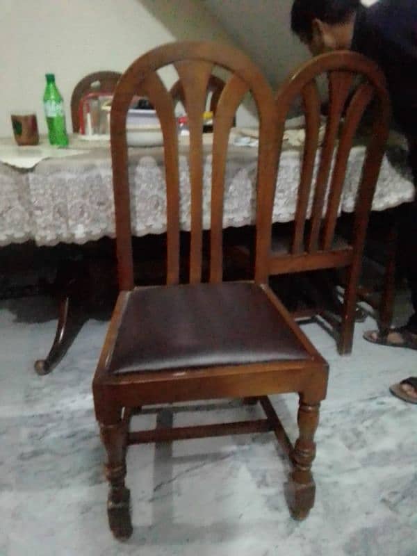 Table for sale condition is good 2