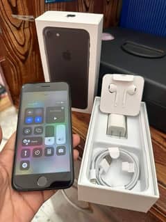 iPhone 7/128gb PTA approved 0340=7084=626 my WhatsApp number