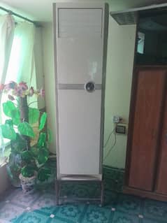 2ton gree and accson floor stand total genion condition