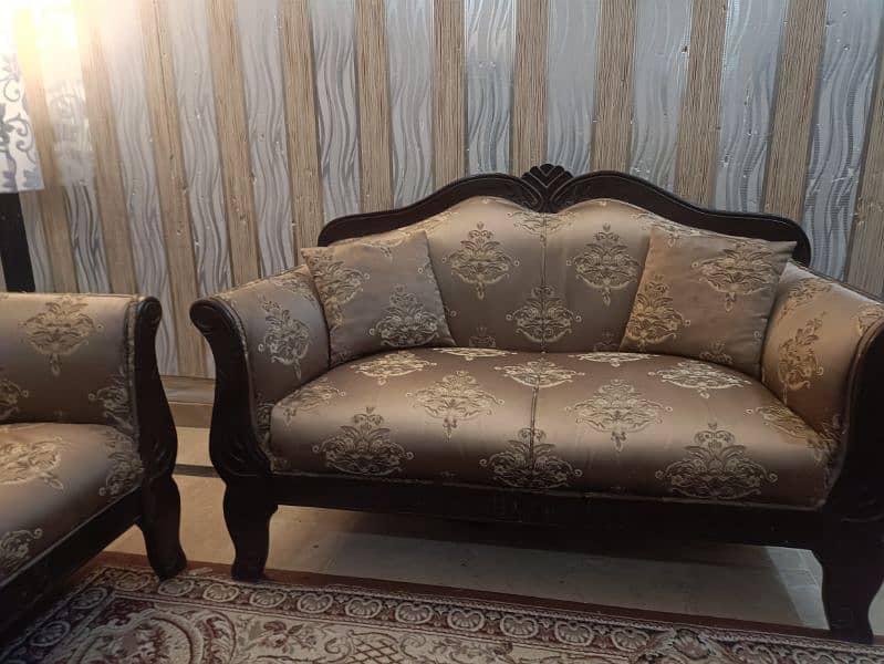 7 seeter pure sheesham wood chinyoti sofa 3