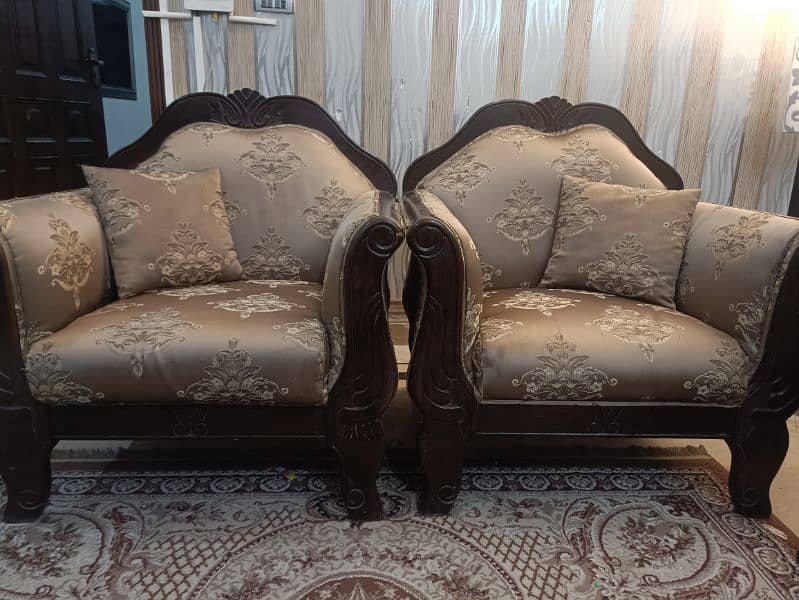 7 seeter pure sheesham wood chinyoti sofa 4