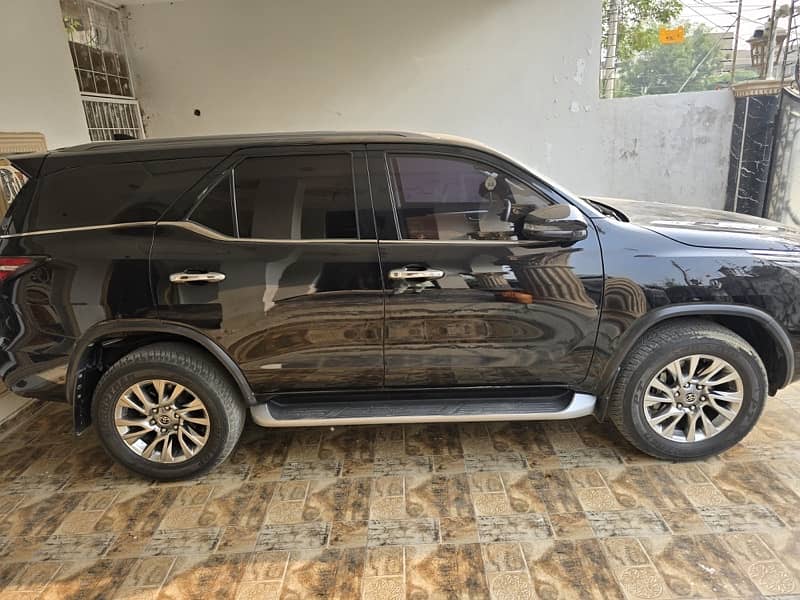 Toyota Fortuner V 4by4 2022 Parking sensor 4