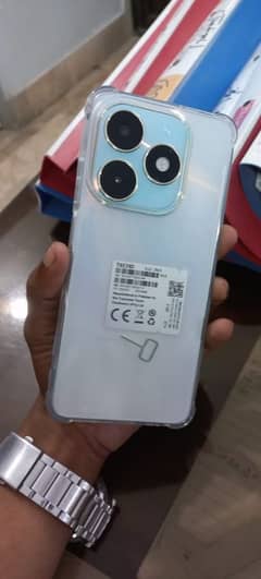 Tecno spark 20