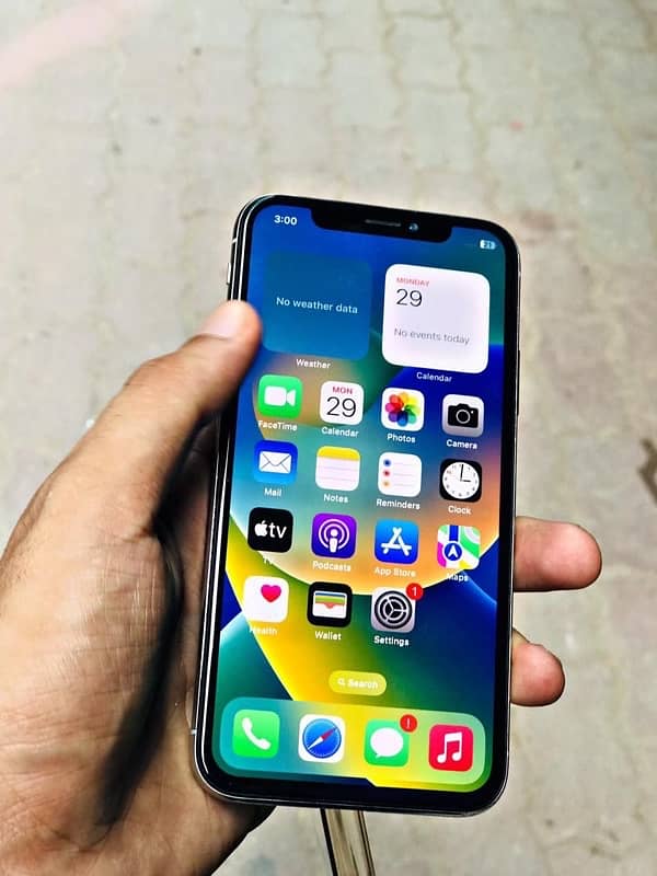 iphone X For Sale in Cheap Price. 1