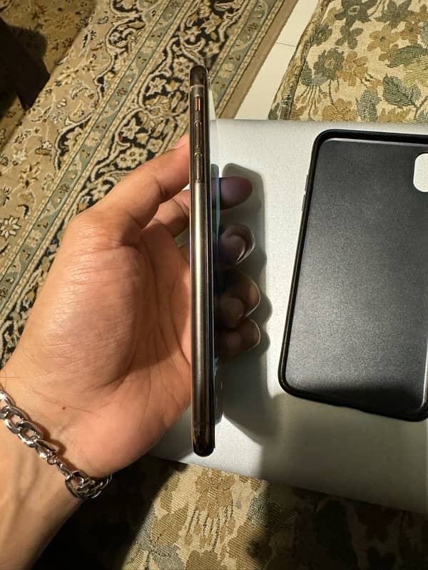 iPhone Xs Max 256 GB PTA Approved 7