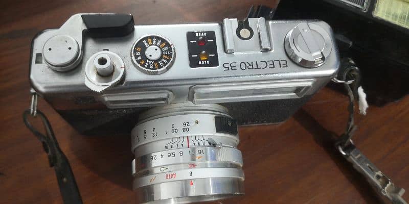 Vintage Yashica camera with flashgun 1