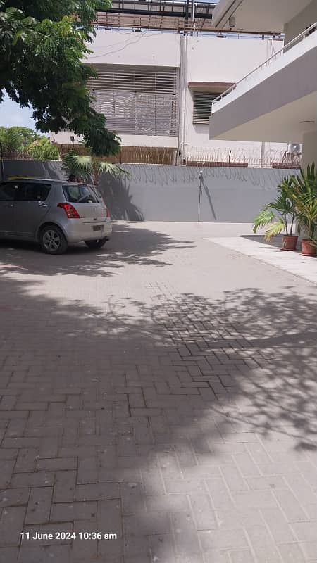 1000 Yards Commercial Purpose Bungalow Near Shaheed-E-Millat 0