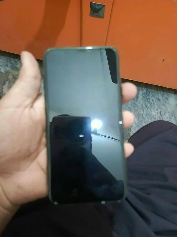 iPhone 11 pro max 256 gb memory 5