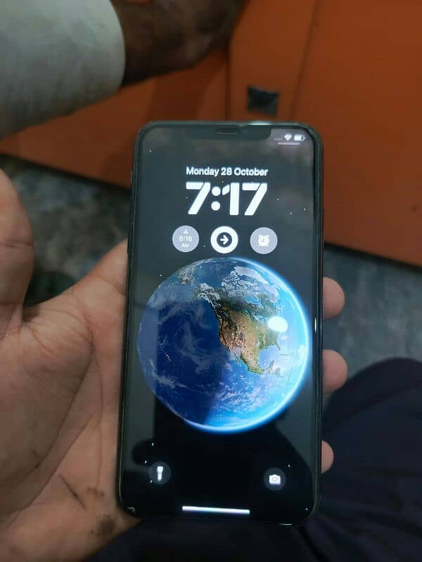 iPhone 11 pro max 256 gb memory 6