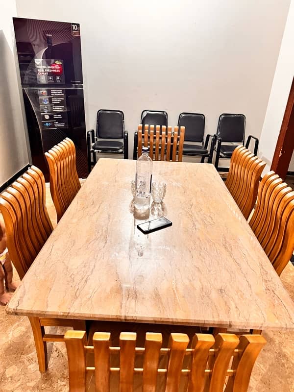 NEW DINING TABLE - EXCHANGE POSSIBLE WITH BLACK TABLE 0