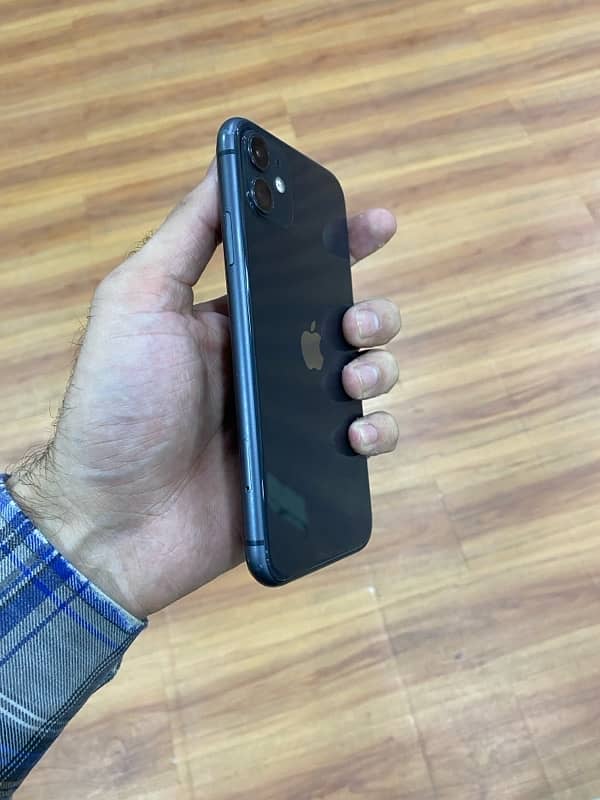 iphone 11 64gb jv 10/10condition 2