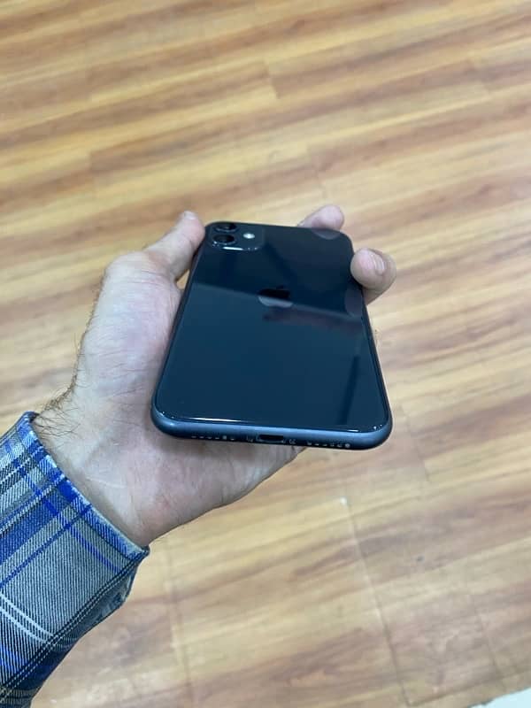 iphone 11 64gb jv 10/10condition 3