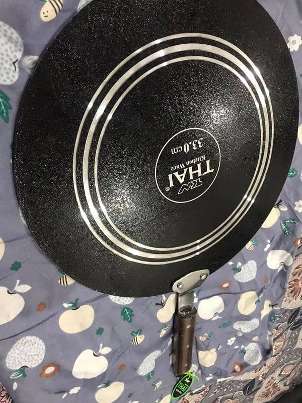 non stick marble  pan new condition 1