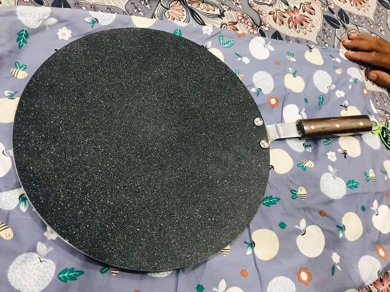 non stick marble  pan new condition 2