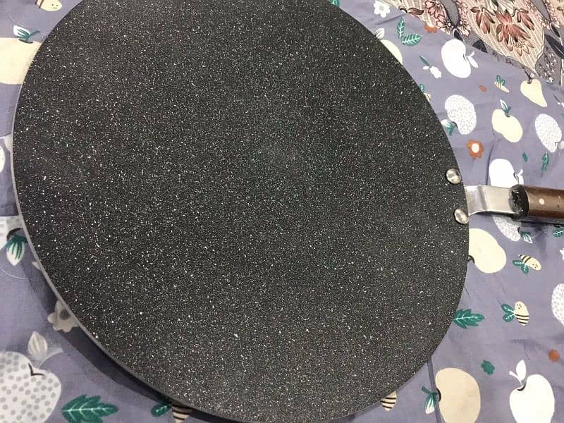 non stick marble  pan new condition 4