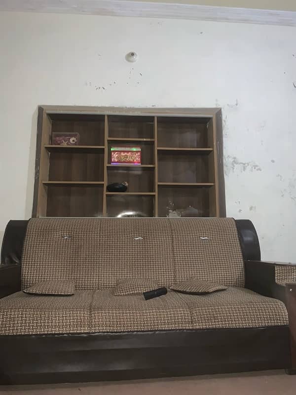 sofa in clean condition 1