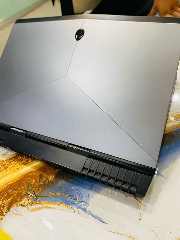 alienware gaming laptop 5