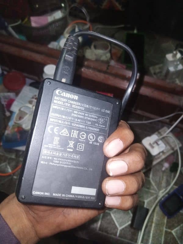 Canon battery And Charger 2