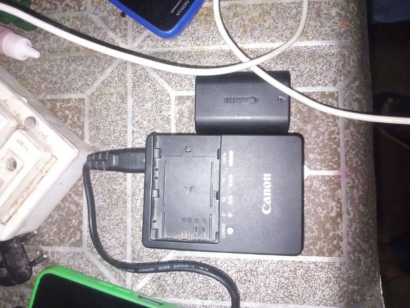 Canon battery And Charger 4