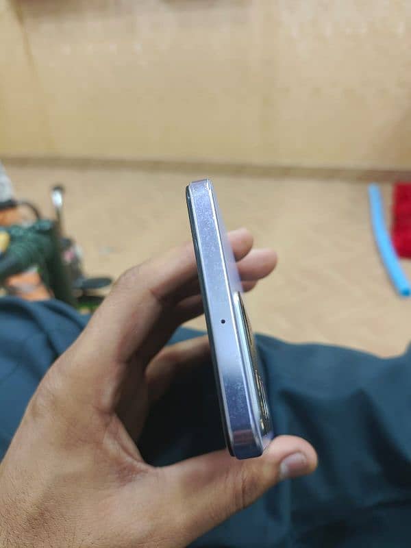 Vivo V27e 4