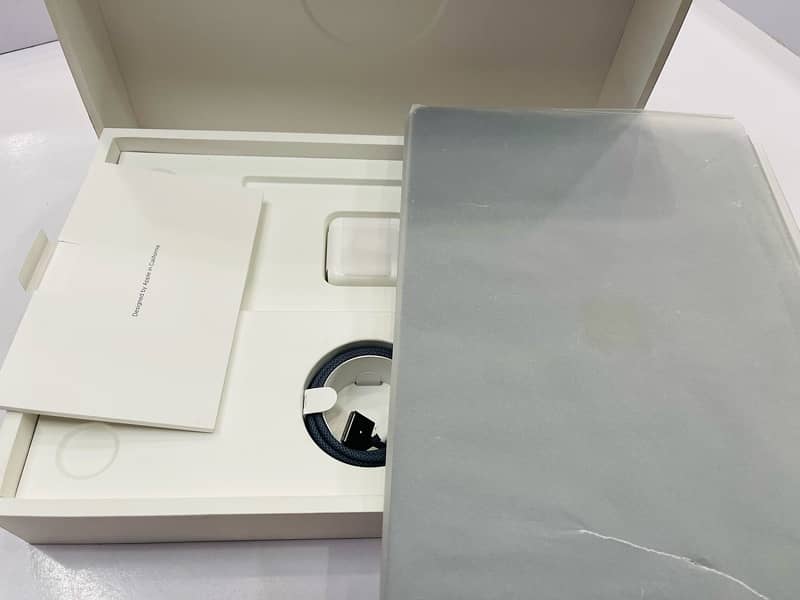 MacBook Air M3 16gb 512gb 1cycle Open box 1