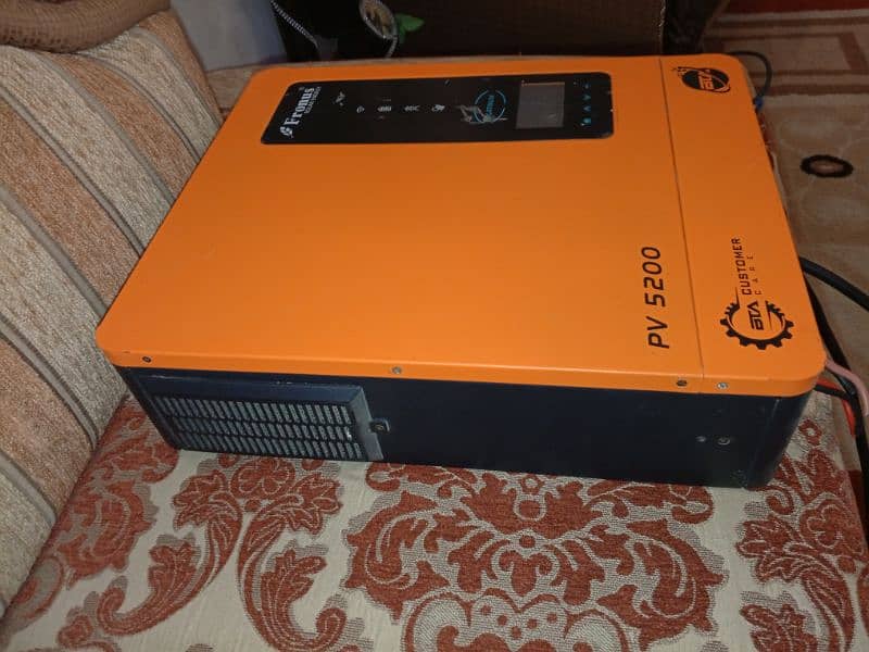 fronus inverter 4.5 kv 8 months used 4 mounth warranty available 4