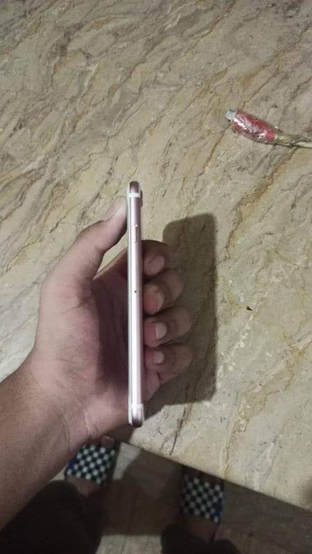 IPhone 7 non pta  number: 03158417058 4