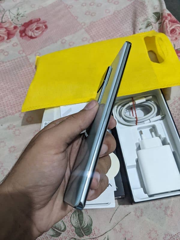 Vivo V30 5G like New just Box open 1