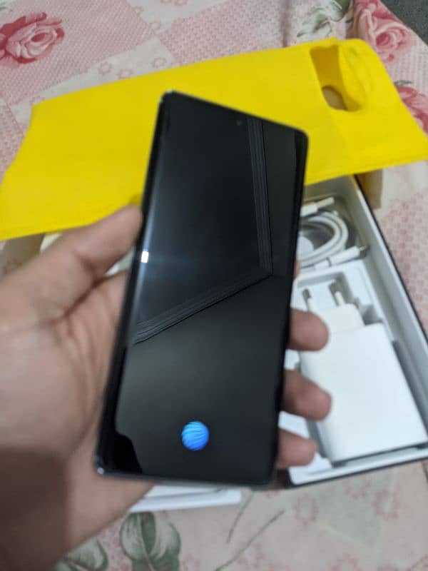 Vivo V30 5G like New just Box open 6