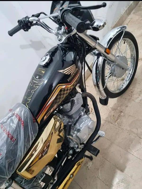 Honda 125 special edition self start golden edition 9